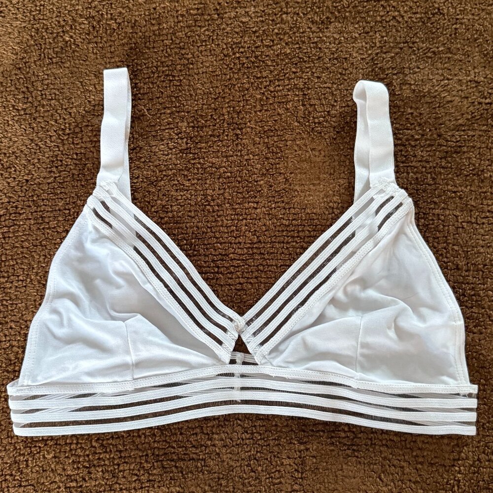 EUC Xhiliration Vintage White Triangle Pullover Bralette with Mesh Trim Details